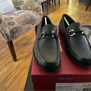 Salvatore Ferragamo mens shoe size 9D regular price 850